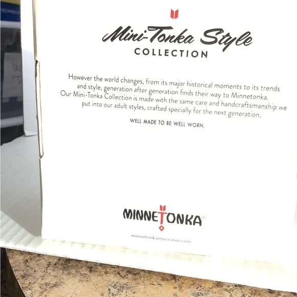 Minnetonka Baby Moccasins Size 3 leather, pink - Picture 5 of 7